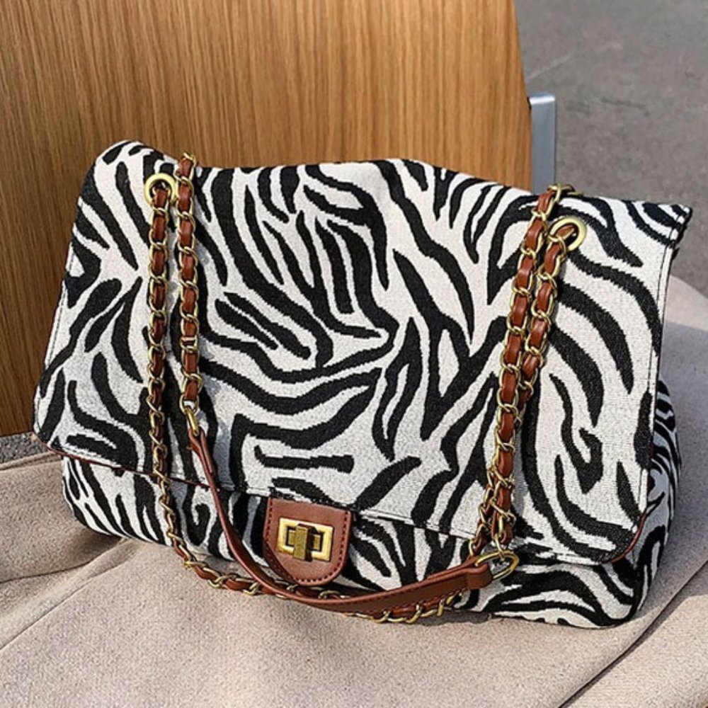 🖤  Unique Zebra Print Purse
